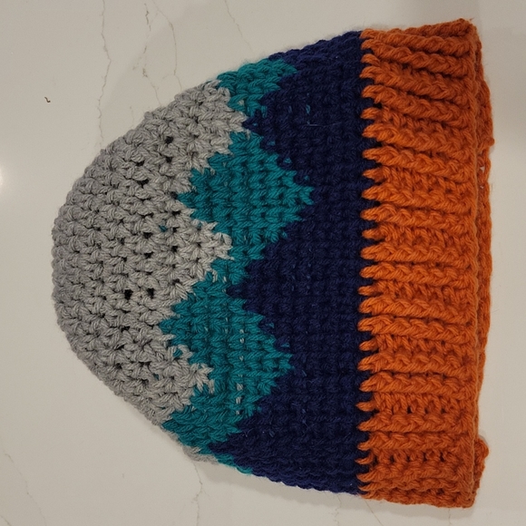 💎3/$15 NWOT Handmade mountain motif toque - Picture 2 of 5